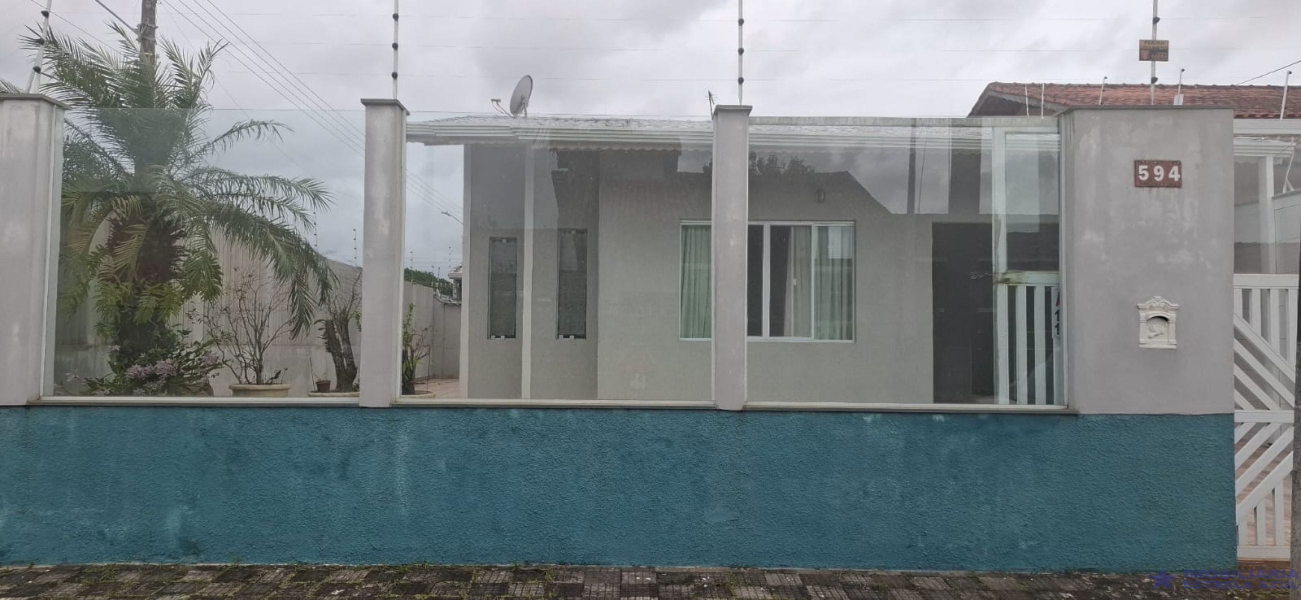 Casa para venda no bairro Balneário Oásis em Peruíbe
