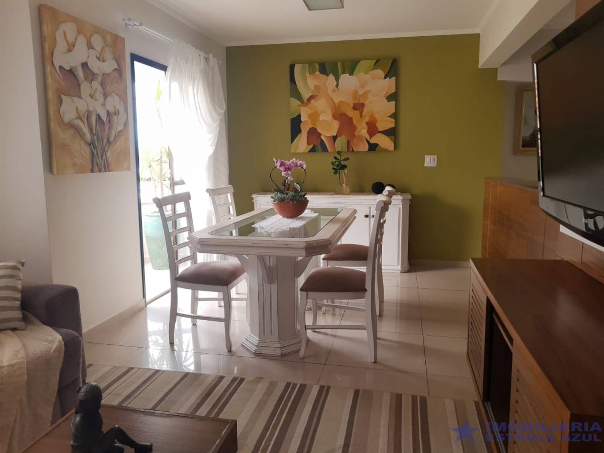 Apartamento no bairro Arpoador