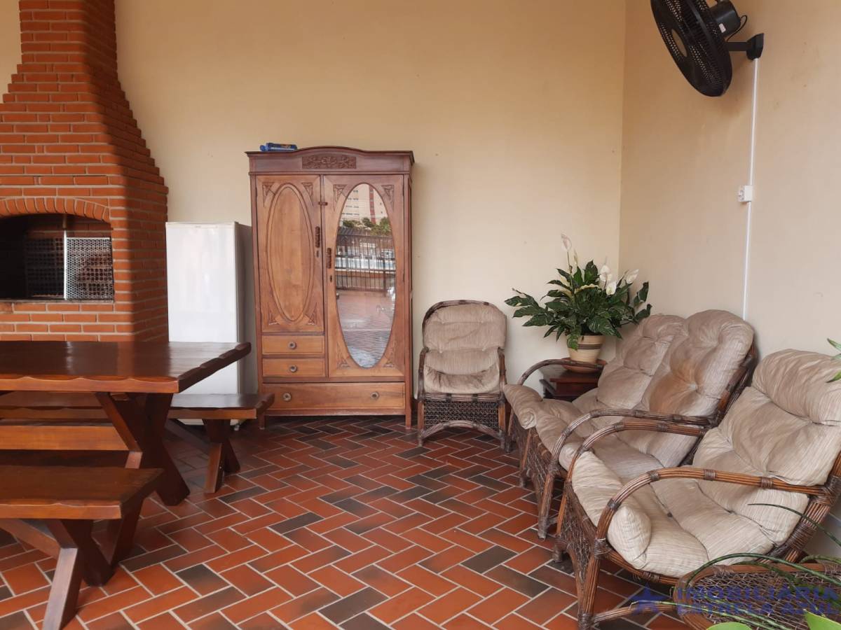 Apartamento no bairro Arpoador